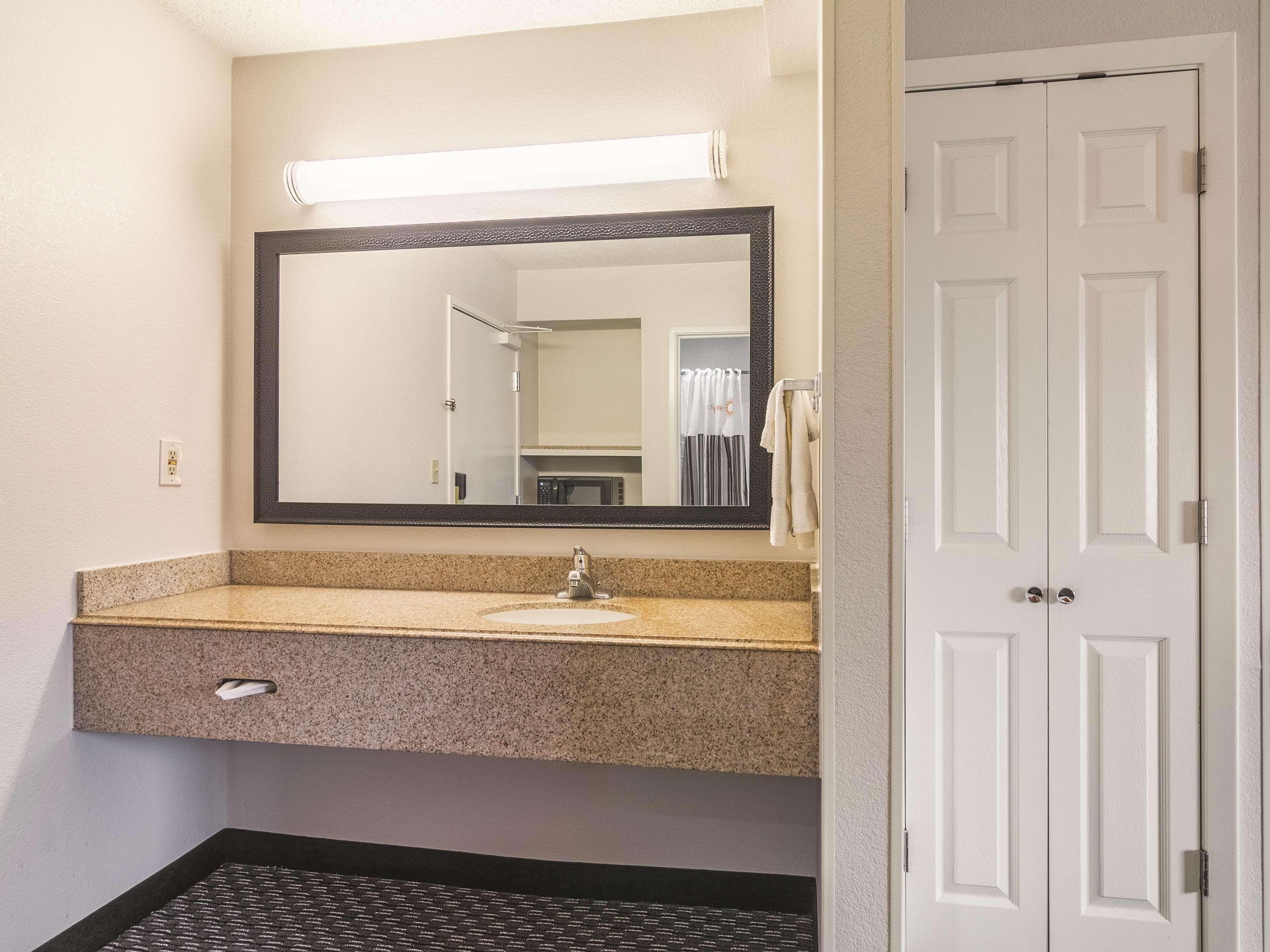 Wingate By Wyndham Brunswick Ga I-95 Hotel Екстериор снимка